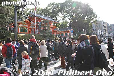 Yasaka Shrine in Kyoto on Jan. 3, 2011. Still hordes of people going to worship for New Year's hatsumode.
Keywords: kyoto yasaka jinja shrine matsuri festival new year's 