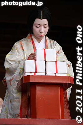 Keywords: kyoto yasaka jinja shrine karuta card game matsuri festival new year's 