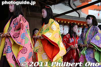 Keywords: kyoto yasaka jinja shrine karuta card game matsuri festival new year's kimono girls 