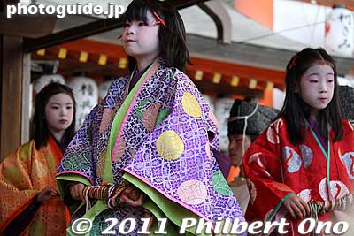 Keywords: kyoto yasaka jinja shrine karuta card game matsuri festival new year's kimono girls  