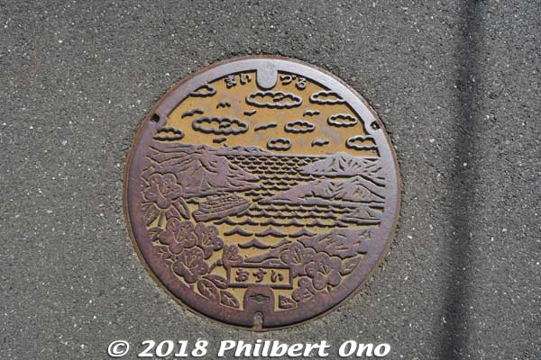 Maizuru manhole shows Maizuru Bay in northern Kyoto Prefecture.
Keywords: kyoto Maizuru manhole