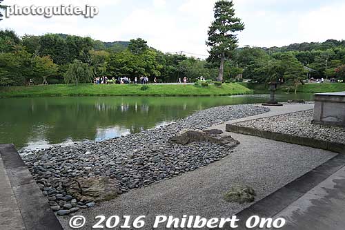 The pond as seen from the Phoenix Hall.
Keywords: kyoto uji byodo-in buddhist temple