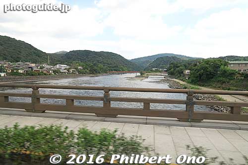 Uji River is near Byodo-in.
Keywords: kyoto uji