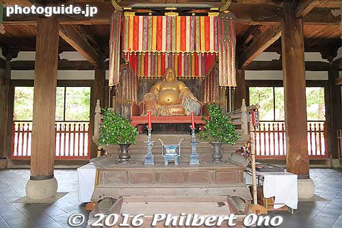 Inside the Tennoden Hall is Hotei, one of the Seven Gods of Good Fortune. 天王殿（てんのうでん）、弥勒菩薩（布袋）
Keywords: kyoto uji manpukuji mampukuji zen chinese buddhist temple