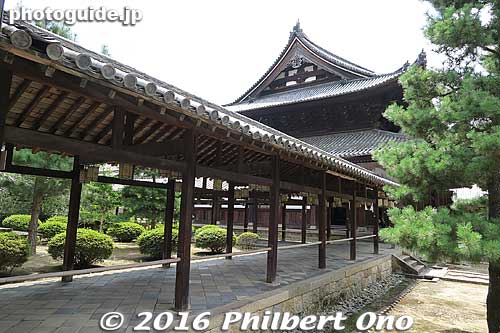 Corridor to Daiohoden Hall.
Keywords: kyoto uji manpukuji mampukuji zen chinese buddhist temple