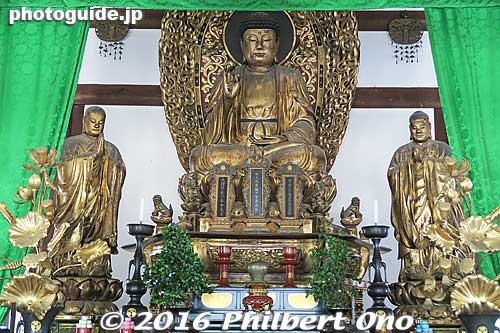 Shaka Nyorai or Gautama Buddha, founder of Buddhism. 釈迦如来座像
Keywords: kyoto uji manpukuji mampukuji zen chinese buddhist temple