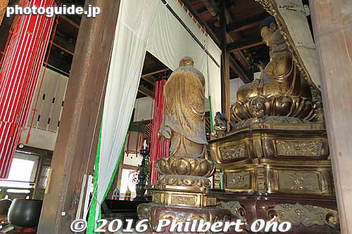 Side view of the Shaka Nyorai.
Keywords: kyoto uji manpukuji mampukuji zen chinese buddhist temple