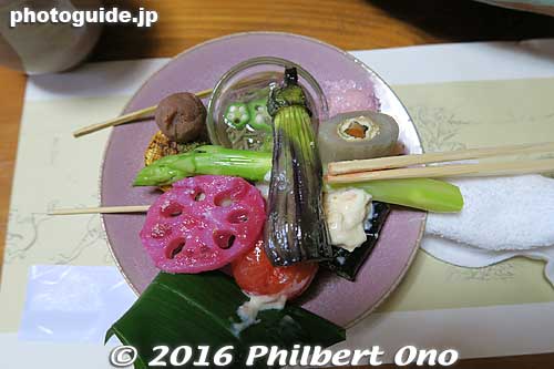 Fucha ryori became very popular after it was first introduced in Japan. No wonder. It looks exotic and tastes absolutely delicious. Salad.
Keywords: kyoto uji manpukuji mampukuji zen chinese buddhist temple fucha ryori shojin cuisine food