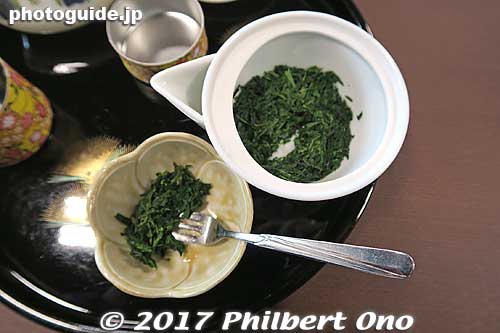 In the end, we could even eat the used tea leaves which tasted like spinach maybe.
Keywords: kyoto uji tea ujicha