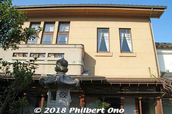 The first floor was Japanese style, while the second floor was Western-style (Spanish).
Keywords: kyoto yosano chirimen kaido road silk bito house