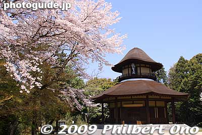 A short walk from Iga-Ueno Castle and almost next to the ninja house, the Haisei-den was built in 1942 to mark the 300th anniversary of Basho's birth. 
Keywords: mie iga-ueno matsuo basho childhood birthplace house haiku poet 