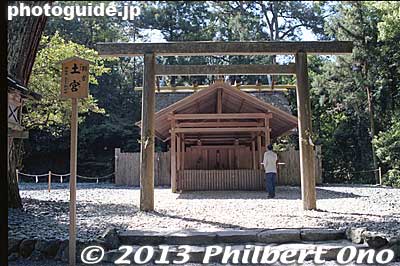 Tsuchi-no-miya Shrine 土宮
Keywords: mie ise jingu shrine shinto hatsumode new years day shogatsu worshippers prayers