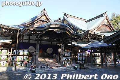 Kaguraden hall for sacred dances and prayers. 内宮神楽殿
Keywords: mie ise jingu shrine shinto hatsumode new year&#039;s day shogatsu worshippers