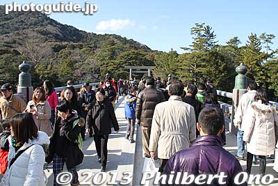 Uji Bridge on the way back.
Keywords: mie ise jingu shrine shinto hatsumode new years day shogatsu worshippers