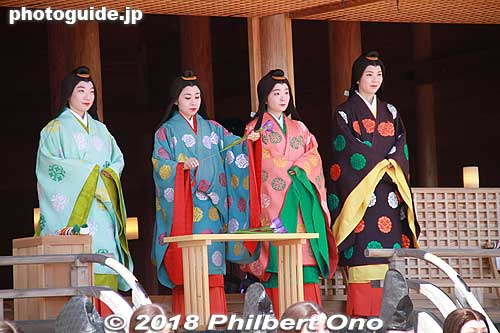 Top-ranking court ladies called the Naishi (内侍) working at the Saiku Palace.
Keywords: mie meiwa saiku saio matsuri festival