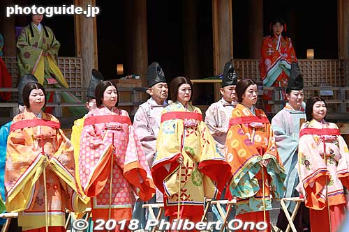 Ladies wearing a red band across their shoulders are court ladies called Nyoju (女嬬) who serve in the inner palace (後宮) and take care of the Saio princess' daily living.
Keywords: mie meiwa saiku saio matsuri festival