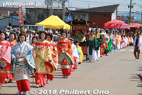 The Saio princess procession (斎王群行) had about 120 people dressed in Heian Period (794–1185) costumes.
Keywords: mie meiwa saiku saio matsuri festival