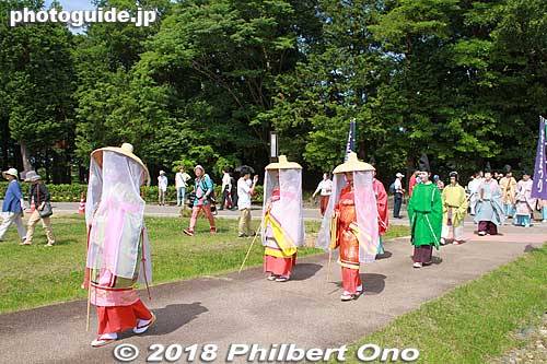 Myobu (命婦), assistants who tend to the immediate needs of the Saio princess.
Keywords: mie meiwa saiku saio matsuri festival
