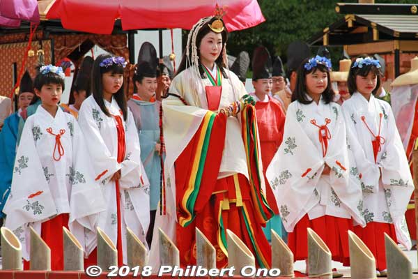 Saio posing with Warawame (童女) dressed in chihaya costume. 千早
Keywords: mie meiwa saiku saio matsuri festival