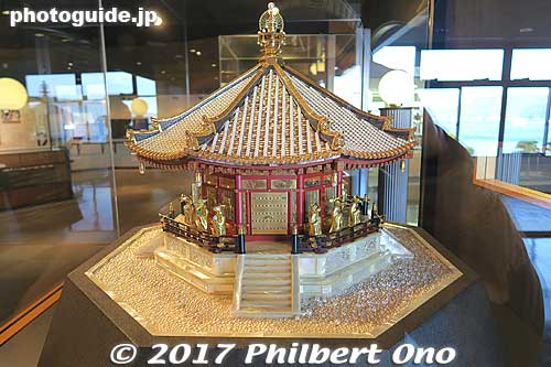 Yume-dono Pavilion based on the building at Horyuji temple in Nara. 
Keywords: mie toba Mikimoto Pearl Island museum japansculpture