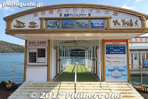 Ticket booth for boat rides to nearby Dolphin Island.
Keywords: mie toba