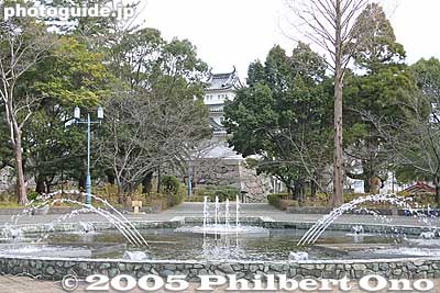 Park fountain in the castle grounds
Keywords: Mie Prefecture Tsu Castle