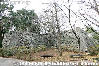 Foundation of the castle tower
The 5-story castle tower was destroyed in 1600 during the Battle of Sekigahara. It was never rebuilt.
Keywords: Mie Prefecture Tsu Castle