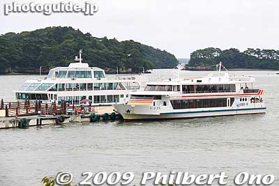Most boat cruises cost 1400 yen, taking about 50 min. Boats leave almost every 30 min. The boat cruise is the main and most popular activity at Matsushima.
Keywords: miyagi matsushima-machi nihon sankei scenic trio pine trees islands boat cruise 