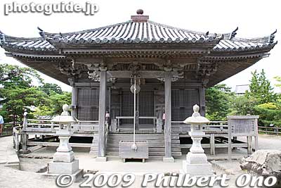 Godaido was first erected in 807 called Bishamondo. We cannot go inside. Important Cultural Property.
Keywords: miyagi matsushima-machi nihon sankei scenic trio pine trees islands temple