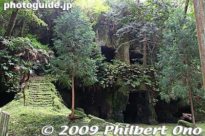 Notice the steps on the left.
Keywords: miyagi matsushima-machi nihon sankei scenic trio buddhist temple zen 