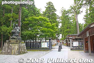 Entrnce to Zuiganji temple.
Keywords: miyagi matsushima-machi nihon sankei scenic trio buddhist temple zen 