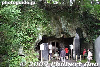 Cave of graves.
Keywords: miyagi matsushima-machi nihon sankei scenic trio buddhist temple zen 