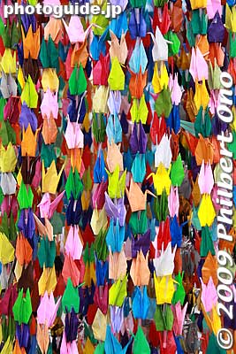 Origami paper cranes.
Keywords: miyagi sendai tanabata matsuri star festival decorations origami paper cranes 