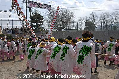 Keywords: nagano chino onbashira matsuri festival kiotoshi log yamadashi
