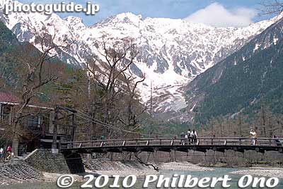 Kappabashi Bridge is the focal point of Kamikochi.
Keywords: nagano matsumoto kamikochi mountains alps 