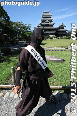 Koka ninja greets visitors to Matsumoto Castle in Matsumoto, Nagano.
Keywords: nagano matsumoto castle national treasure japancastle fromshiga
