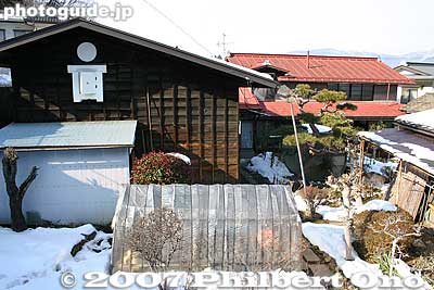 Oguchi Taro's house (red roof). He lived on the 2nd floor. On the left is a storehouse.
Keywords: nagano okaya lake suwa oguchi taro biwako shuko no uta song monument lake biwa rowing song oguchitaro