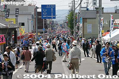 Crowded street
Keywords: nagano shimosuwa-machi onbashira-sai matsuri festival satobiki