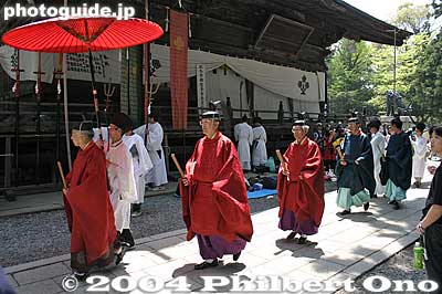 Shimo-sha Akimiya Shrine priests 秋宮
Keywords: nagano shimosuwa-machi onbashira-sai matsuri festival satobiki