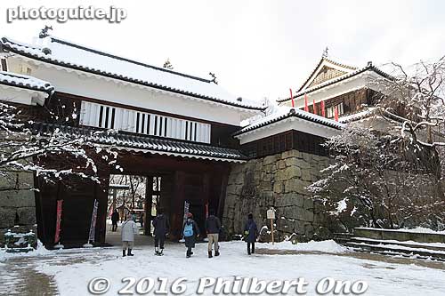 Main gate of Ueda Castle and North Turret.
Keywords: nagano ueda castle sanada clan