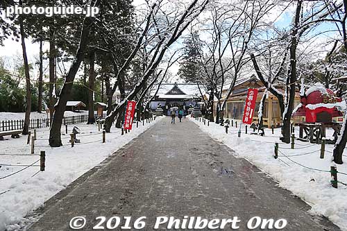 Path to Sanada Shrine, a rather small shrine.
Keywords: nagano ueda castle sanada clan shrine