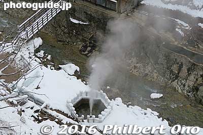 Jigokudani (Hell Valley) is a common name in Japan for valleys that have volcanic steam vents and other hot stuff. (Japan's image of hell is "hot.") However, this was the only steaming vent I saw in the valley.
Keywords: nagano yamanouchi-machi snow monkeys onsen hot spring jigokudani yaen park
