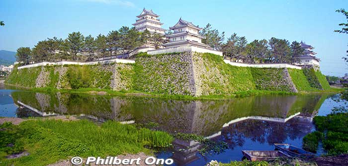In Nagasaki Prefecture, Shimabara Castle is the picturesque symbol of the city. Short walk from Shimabara Station (Shimabara Railway that starts from Isahaya Station).
Keywords: nagasaki shimabara japancastle