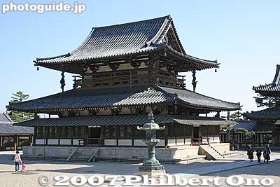 Kondo Main Hall, National Treasure and Horyuji's most important building. However, on January 26, 1949, much of the first floor was destroyed by accidental fire. 金堂
Keywords: nara ikaruga-cho horyuji temple Buddhist Shotoku-shu world heritage site wooden building National Treasure