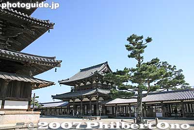 Chūmon Gate, National Treasure 中門
Keywords: nara ikaruga-cho horyuji temple Buddhist Shotoku-shu world heritage site National Treasure