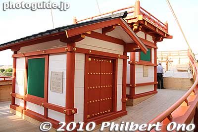 The compartment toward the front was the envoy's quarters.
Keywords: nara heijo-kyo capital heijo palace 
