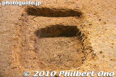 Overlapping pillar holes. The hole was reused.
Keywords: nara heijo-kyo capital heijo palace 