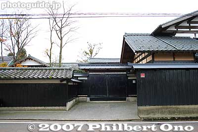 Front gate of Yoshida Chiaki's home
Keywords: niigata house home yoshida chiaki biwako shuko no uta lake biwa rowing song