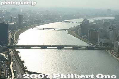 In the foreground is Bandaibashi Bridge, spanning Shinano River.
Keywords: niigata toki messe convention center observation deck river bridge