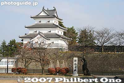 Sangai Yagura Turret, Shibata Castle. Reconstructed in June 2004 with traditional building methods taking 2 years. 三階櫓
Keywords: niigata shibata castle park turret